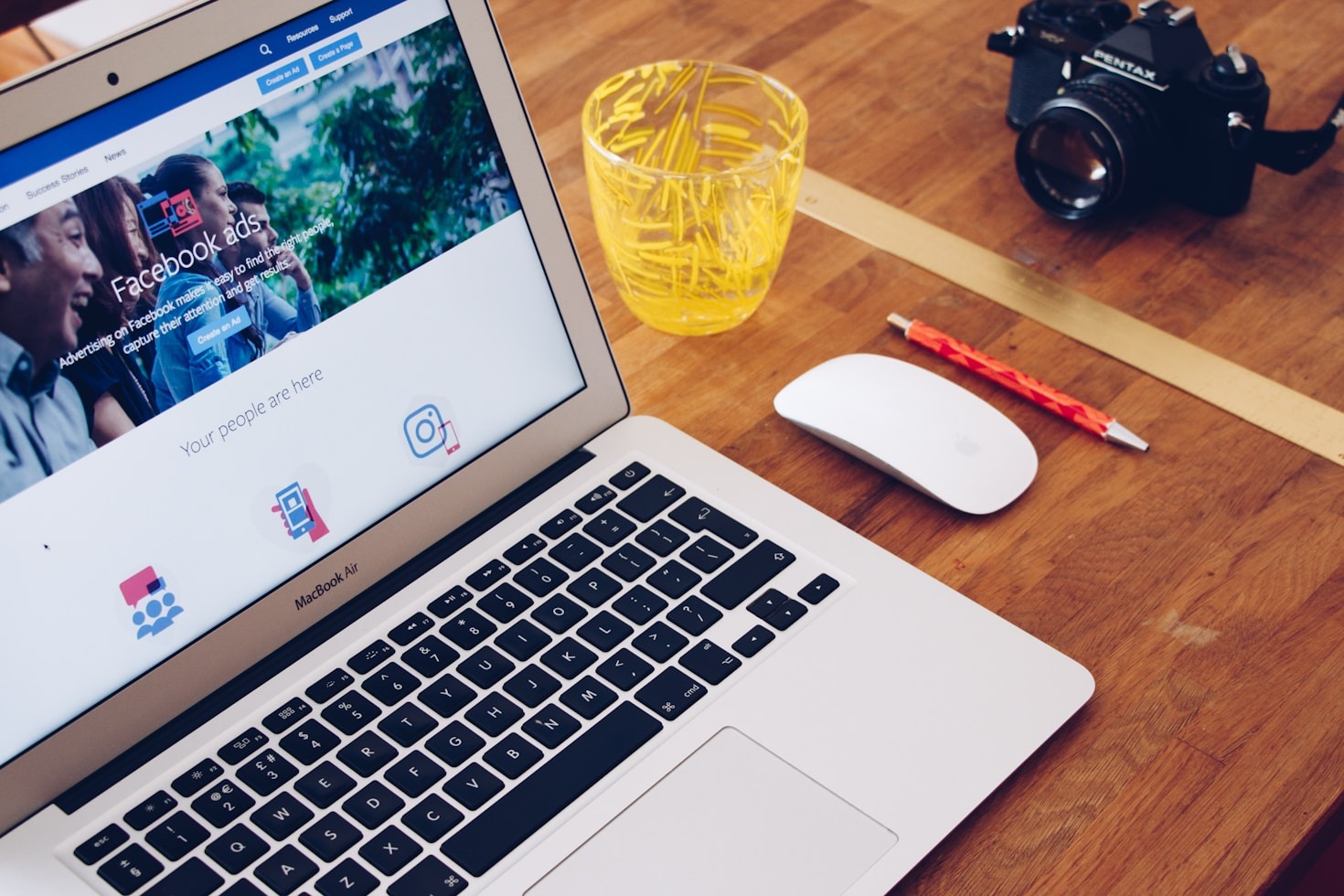 Maximizing ROI with Targeted Online Campaigns